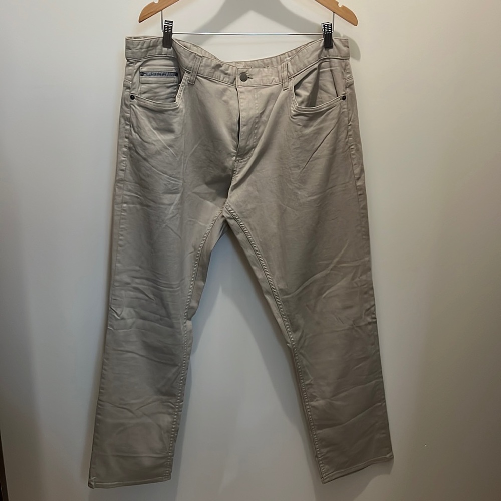 *Never Worn* Men’s Tan Colored Jeans by Calvin Klein. Fit: Slim. Size: 40Wx32L